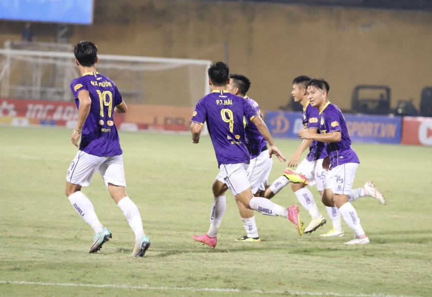 Trực tiếp Hà Nội 1-0 Bình Định: Văn Quyết ghi bàn 527845