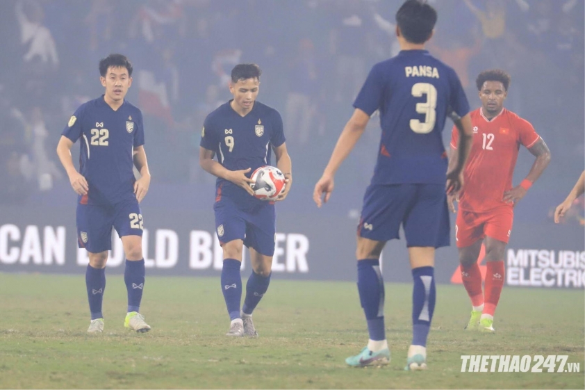 Báo Thái Lan: 'Nhìn lại vẫn đau lòng khi Việt Nam vô địch AFF Cup' 583173