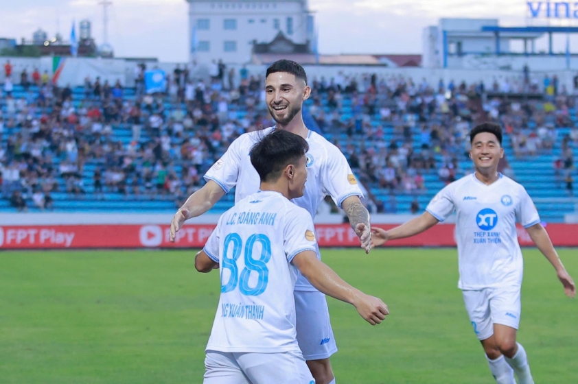 Vòng 23 V-League 2024/25: Hấp dẫn cả cuộc đua vô địch và trụ hạng 635270