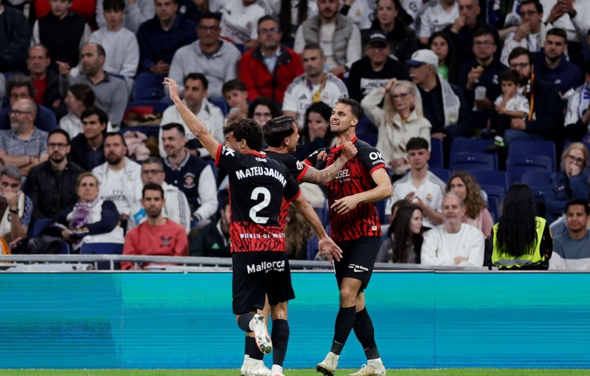 Thắng vất vả, Real suýt để Barca vô địch sớm La Liga 634875