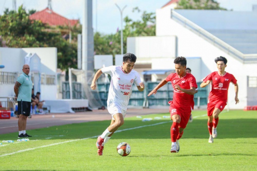 Vừa vô địch U23 Đông Nam Á, trung vệ U23 Việt Nam nâng cúp sau 2 ngày 676231