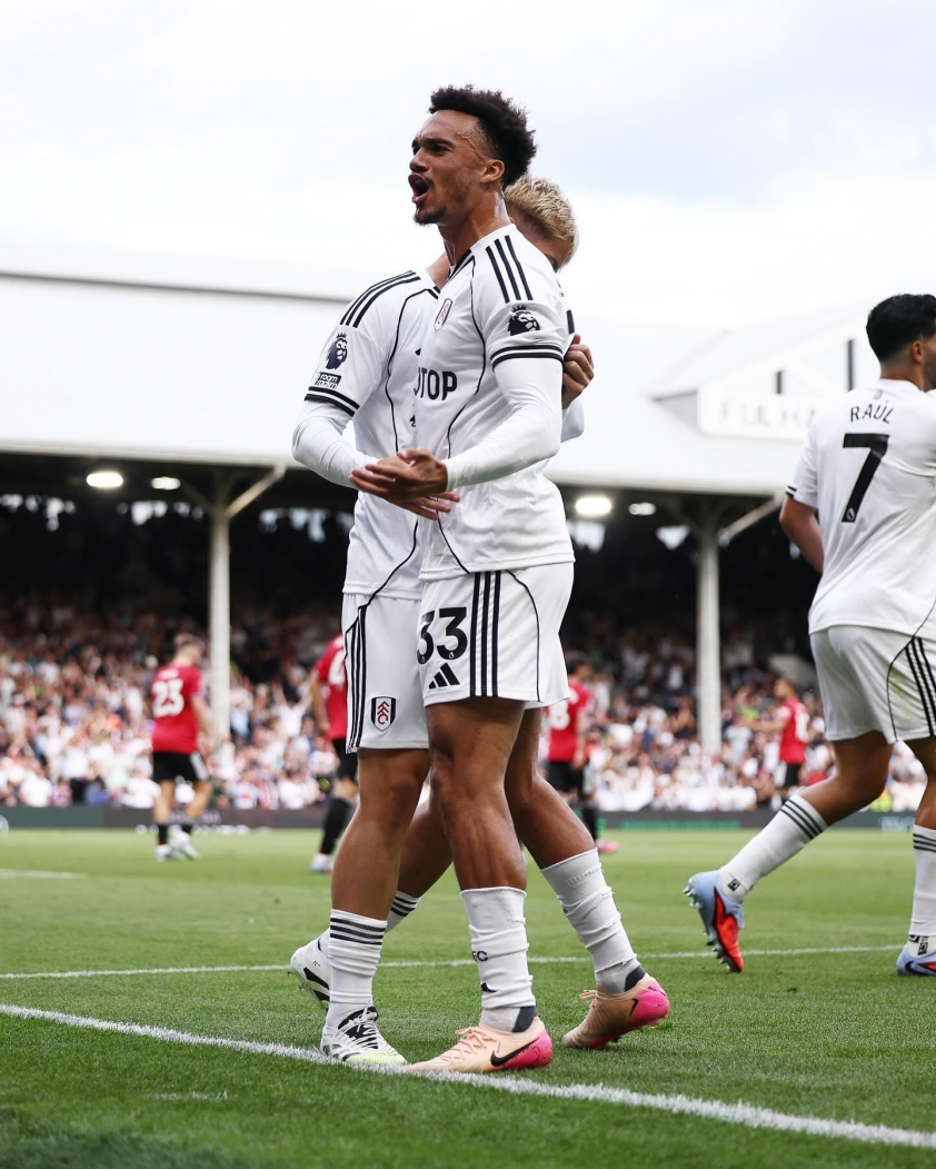 HLV Fulham: 'Có lẽ bàn thắng của MU nên bị hủy'