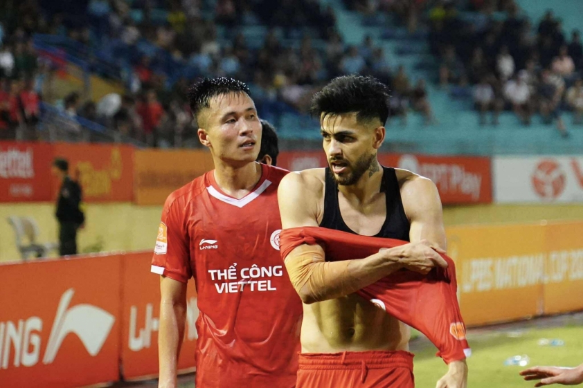 Trực tiếp Viettel 1-0 Hà Nội: Pedro Henrique!!!! 704355