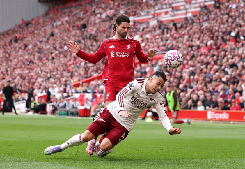 Pep Guardiola bất ngờ bảo vệ Arsenal, Liverpool 707670