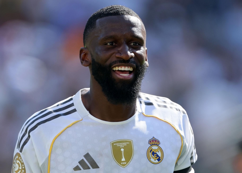 Real Madrid tính đường chia tay trung vệ hàng đầu thế giới 711614