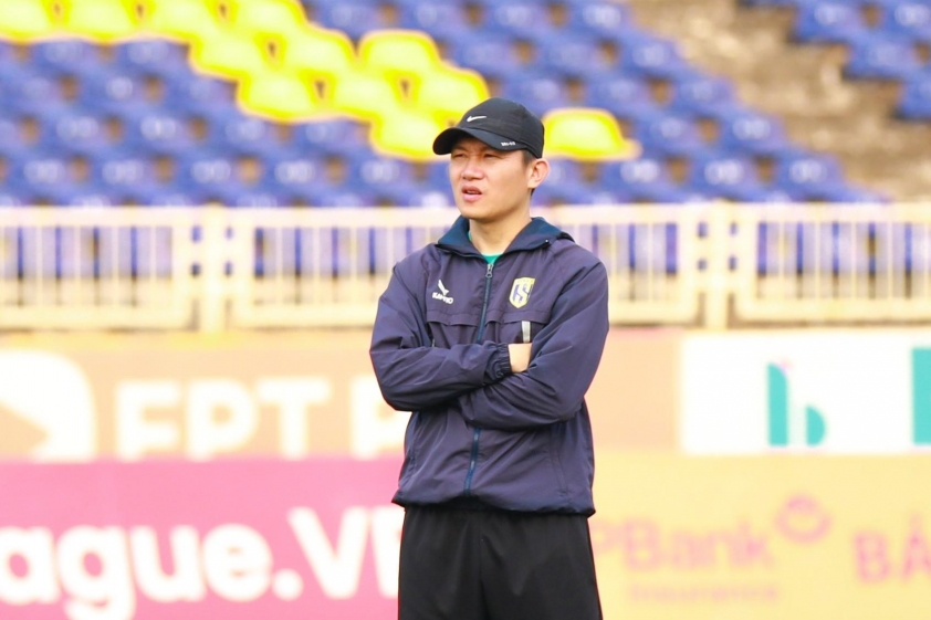 HLV đầu tiên của V-League xin từ chức trong mùa giải năm nay 5 HLV V-League đầu tiên xin từ chức mùa giải này-712658