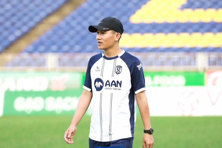 HLV đầu tiên của V-League xin từ chức trong mùa giải năm nay 4 HLV V-League đầu tiên xin từ chức mùa giải này 712653