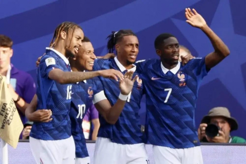 Đội hình tiêu biểu vòng 1/16 World Cup: Vì sao có Messi mà không có Ronaldo? 862105