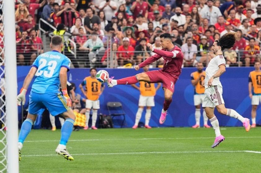Ronaldo cũng bất lực trước bức tường kỷ lục World Cup của Tây Ban Nha 863294