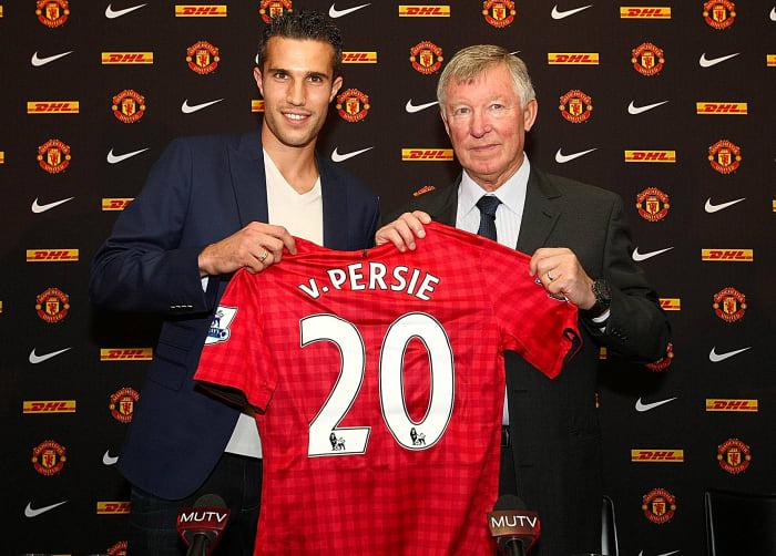MU trao 'biểu tượng di sản' của Van Persie và Solskjaer cho tân binh Baleba 889508