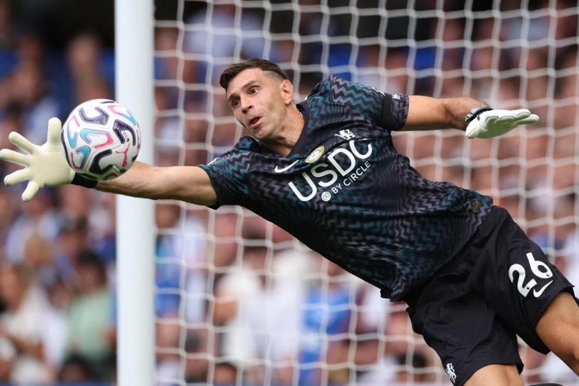Dibu Martinez tiết lộ cuộc nói chuyện với 2 huyền thoại Chelsea trước khi cập bến Stamford Bridge