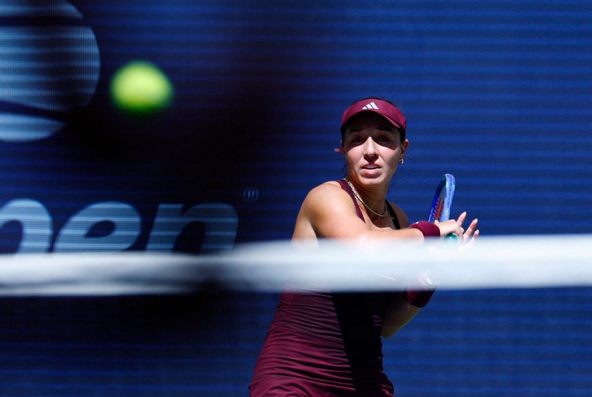 Pegula đứng dậy sau cú sốc, tiễn cựu á quân rời US Open