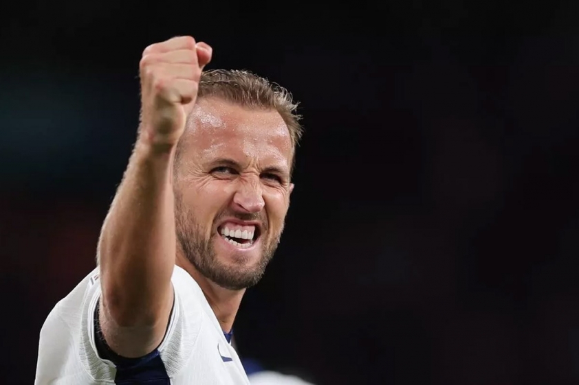 Harry Kane cán mốc lịch sử với cú đúp trên tuyển Anh