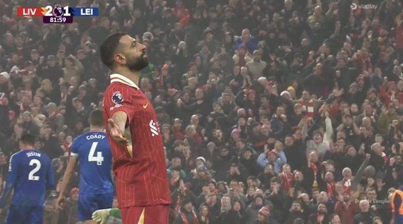 Salah sánh ngang Henry và Rooney 