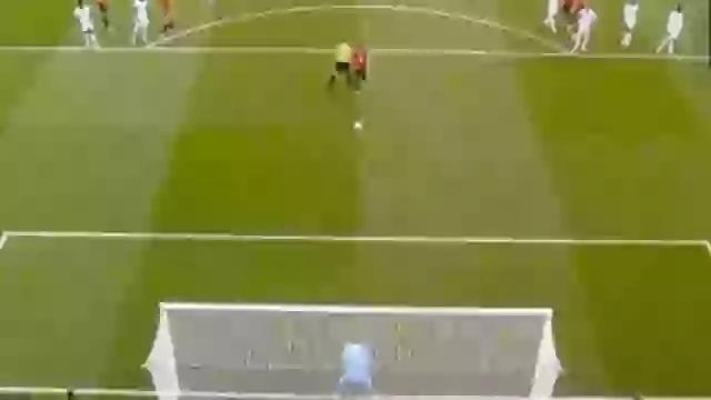 Neville chỉ ra lý do thực sự khiến Bruno Fernandes đá hỏng phạt đền 691213
