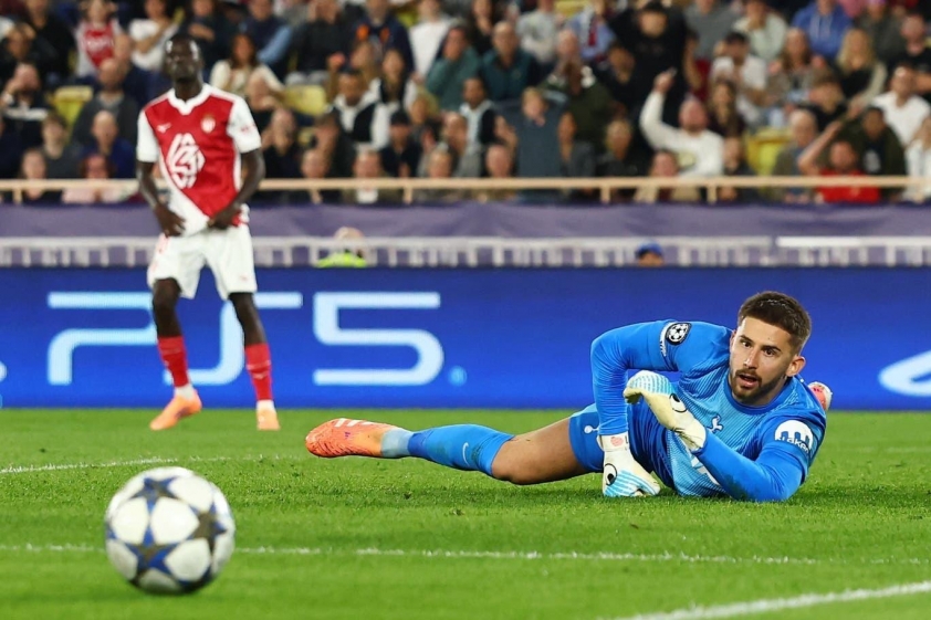 Thủ môn Tottenham xuất thần, nhận 10 điểm tuyệt đối 727007