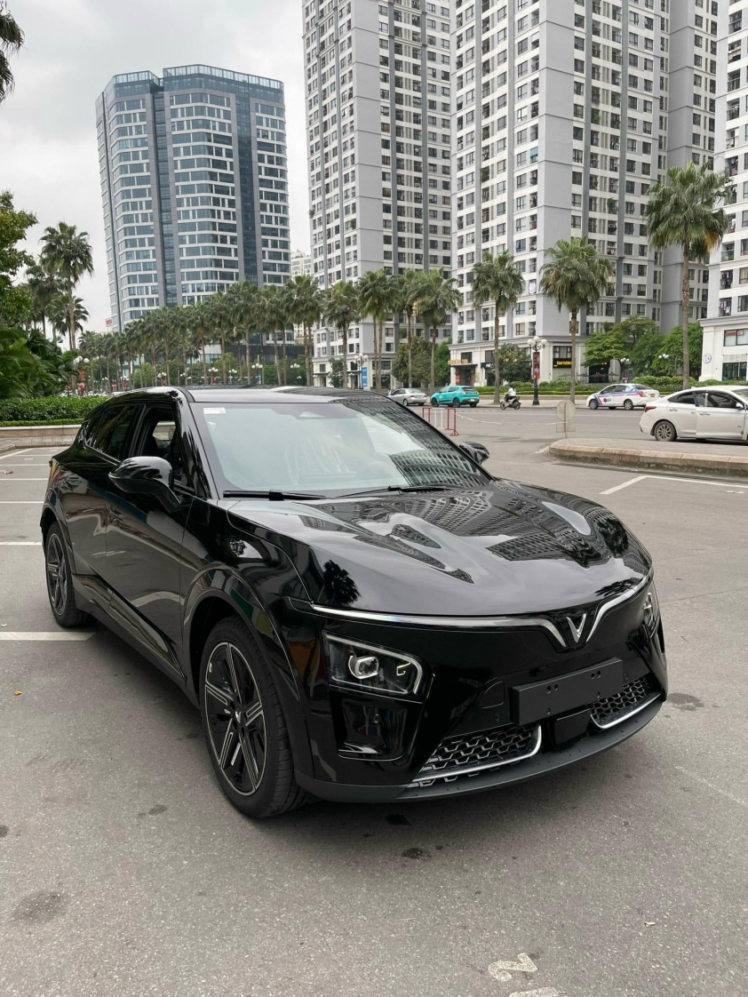 Vừa chạy lướt 600 km, chiếc VinFast VF7
