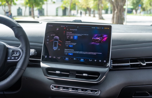 Vừa chạy lướt 600 km, chiếc VinFast VF7