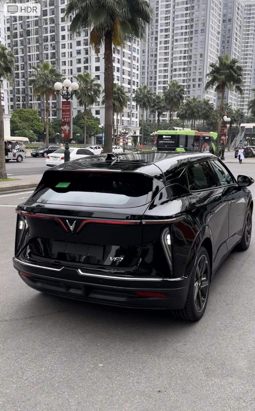 Vừa chạy lướt 600 km, chiếc VinFast VF7