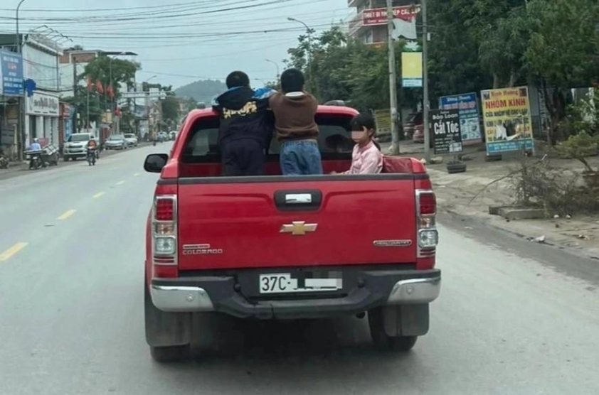 Quy định mới về các trường hợp xe chở hàng được phép chở người mà không bị phạt 521554
