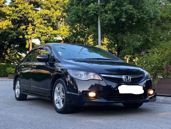 Giật mình Honda Civic 2009 rao bán chỉ hơn 200 triệu đồng sau 15 năm lăn bánh 521882