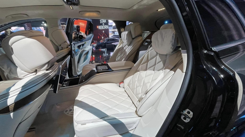 Mercedes-Maybach EQS 680 chính thức ra mắt tại Việt Nam: SUV chạy điện hạng sang giá 7,61 tỷ đồng 540141