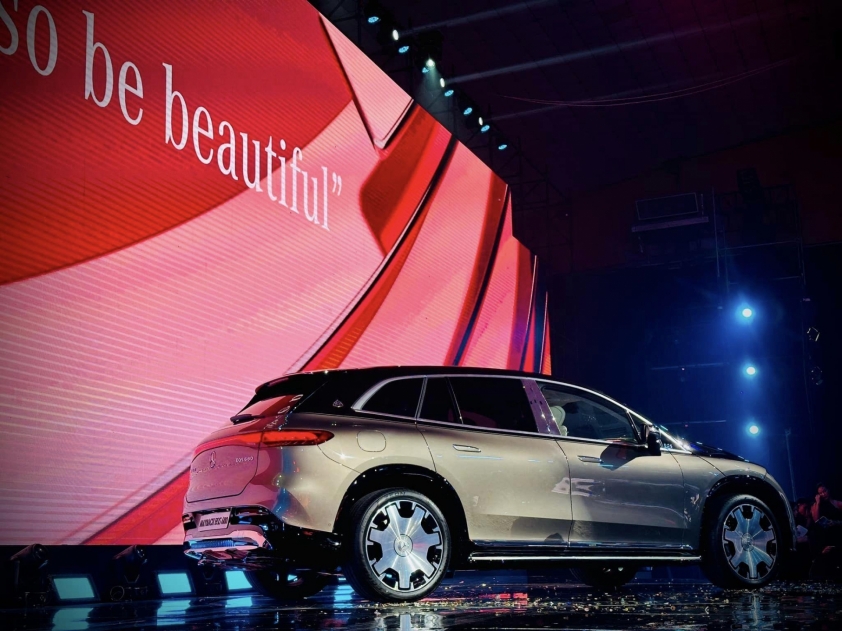 Mercedes-Maybach EQS 680 chính thức ra mắt tại Việt Nam: SUV chạy điện hạng sang giá 7,61 tỷ đồng 540145