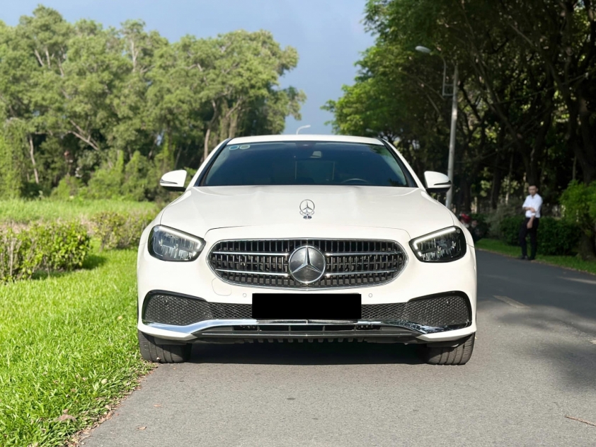 Mercedes-Benz E180 2022 rao bán rẻ khó tin trên thị trường xe cũ 553985