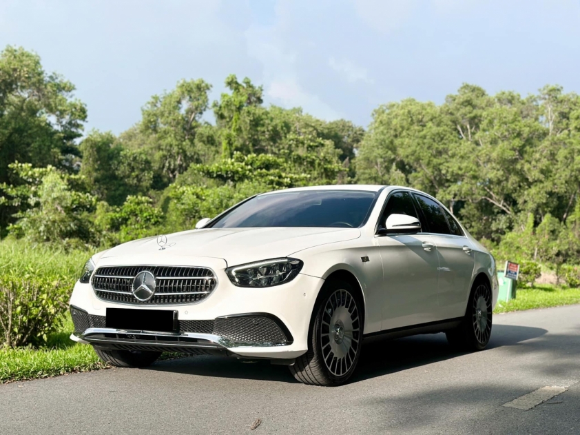 Mercedes-Benz E180 2022 rao bán rẻ khó tin trên thị trường xe cũ 553982