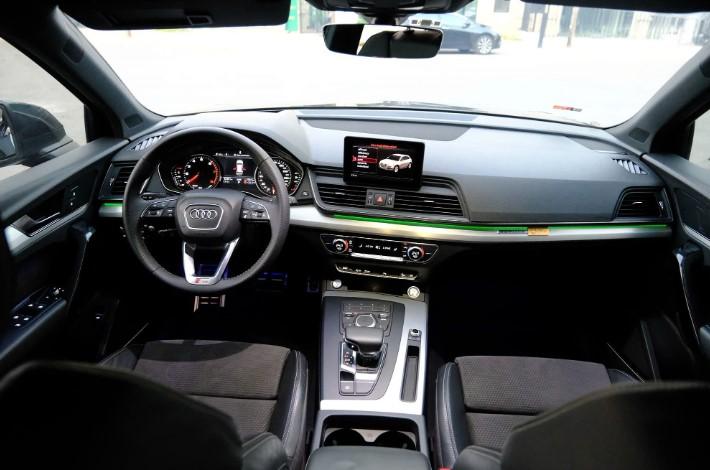 Audi Q5 APEC Edition 2017 - Xe sang hiếm hoi từ sự kiện APEC đang được rao bán 575957Audi Q5 APEC Edition 2017 - Xe sang hiếm hoi từ sự kiện APEC đang được rao bán 575957