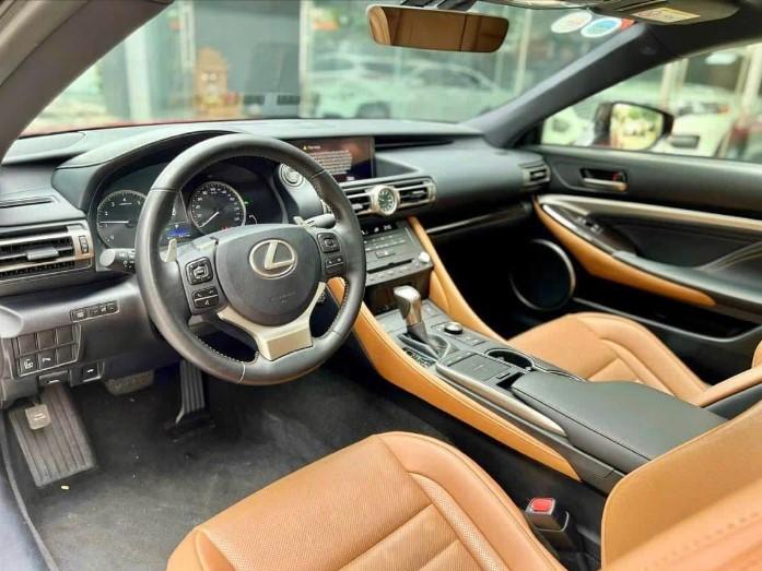 Lexus RC 300 2019 chạy chưa đầy 1 vạn kilomet khấu hao