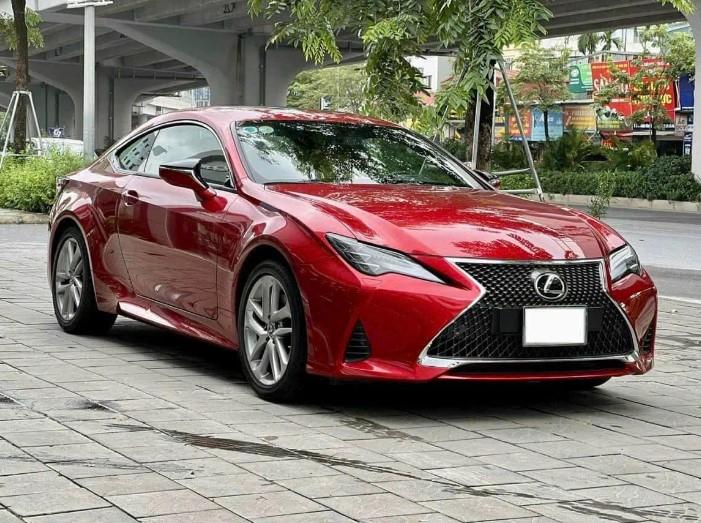 Lexus RC 300 2019 chạy chưa đầy 1 vạn kilomet khấu hao