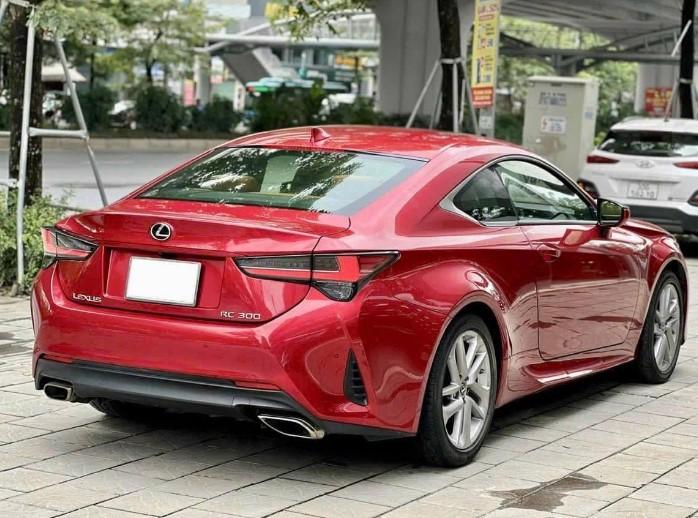 Lexus RC 300 2019 chạy chưa đầy 1 vạn kilomet khấu hao
