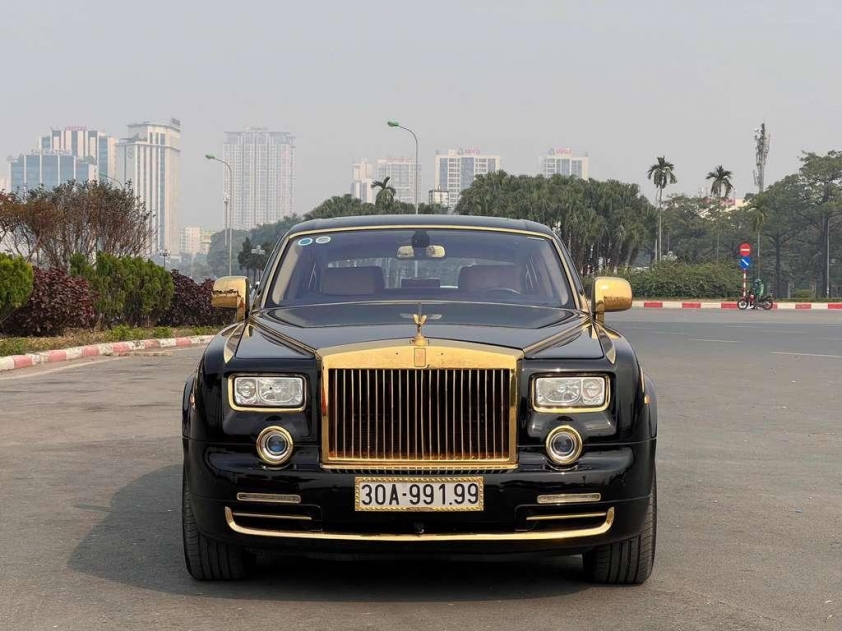 Rolls-Royce Phantom đời 2010 mạ vàng 24K kèm biển số siêu VIP được rao bán với mức giá ngỡ ngàng 582950