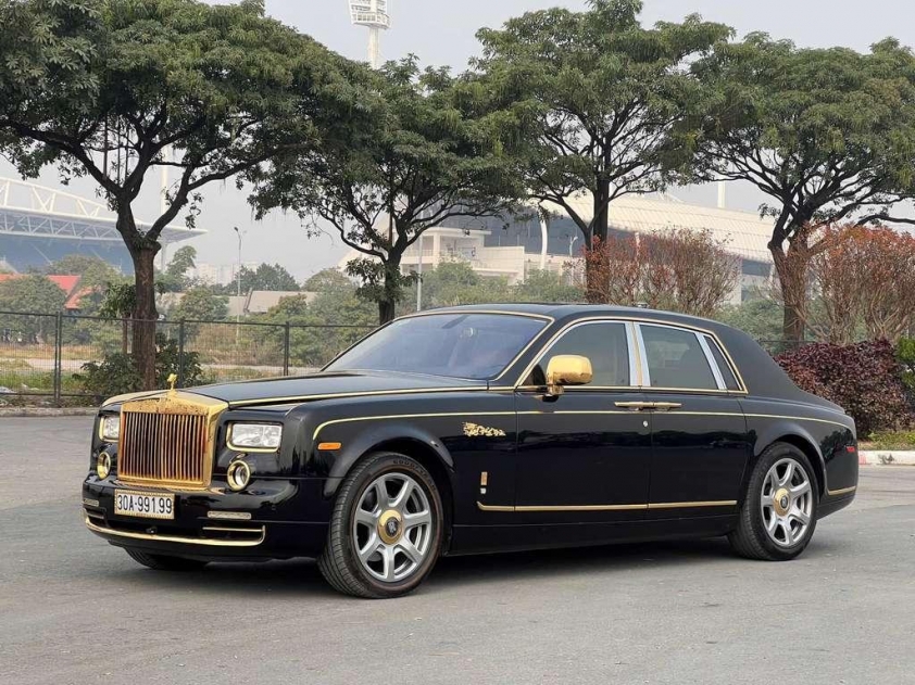 Rolls-Royce Phantom đời 2010 mạ vàng 24K kèm biển số siêu VIP được rao bán với mức giá ngỡ ngàng 582948