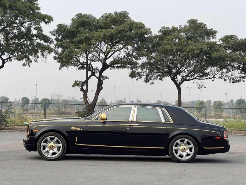 Rolls-Royce Phantom đời 2010 mạ vàng 24K kèm biển số siêu VIP được rao bán với mức giá ngỡ ngàng 582949