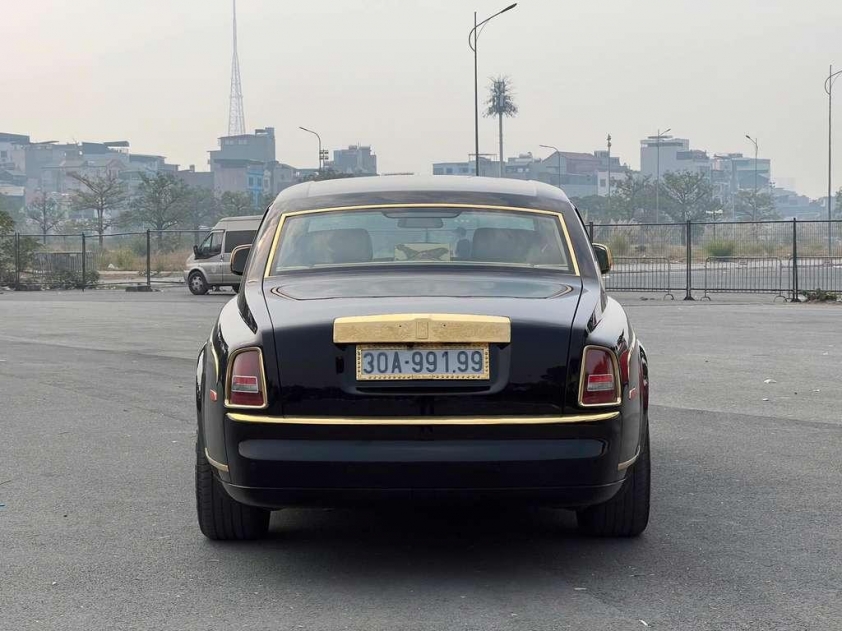 Rolls-Royce Phantom đời 2010 mạ vàng 24K kèm biển số siêu VIP được rao bán với mức giá ngỡ ngàng 582953