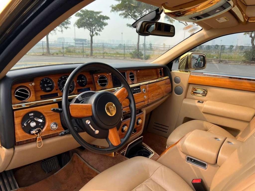 Rolls-Royce Phantom đời 2010 mạ vàng 24K kèm biển số siêu VIP được rao bán với mức giá ngỡ ngàng 582951