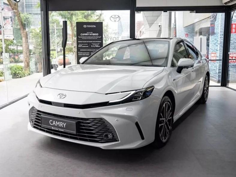 Toyota Camry 2.0Q 2025 chưa kịp ra biển số đã lên sàn xe cũ với giá hấp dẫn 594753