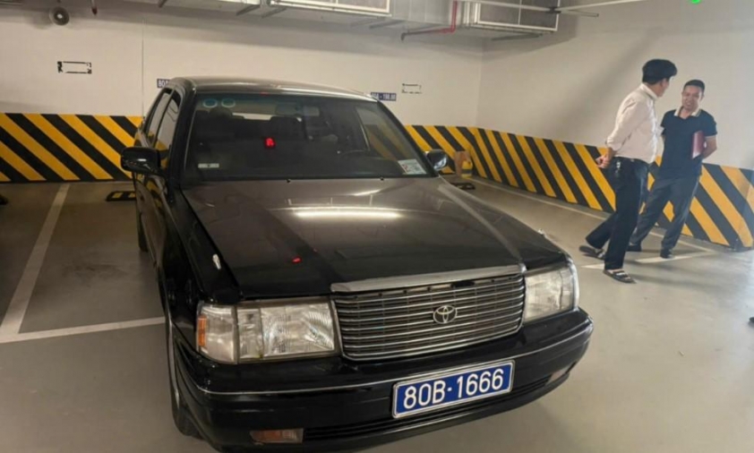 Hai xe Toyota Crown của Văn phòng Chính phủ chứng minh sức hút trên sàn đấu giá 601271