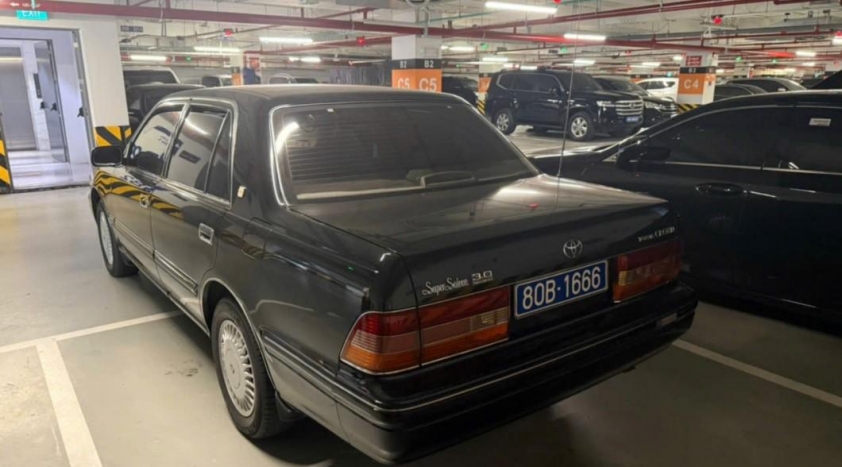 Hai xe Toyota Crown của Văn phòng Chính phủ chứng minh sức hút trên sàn đấu giá 601273