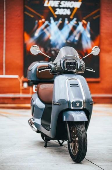 Suzuki US125: Tân binh hoài cổ phá cách trong phân khúc xe ga phổ thông 629280