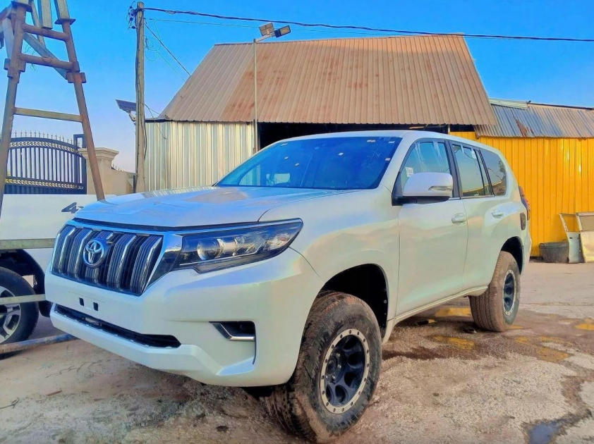 Cú “biến hình” ngoạn mục của Land Cruiser Prado từ đời 1998 sang bản 2022 630022