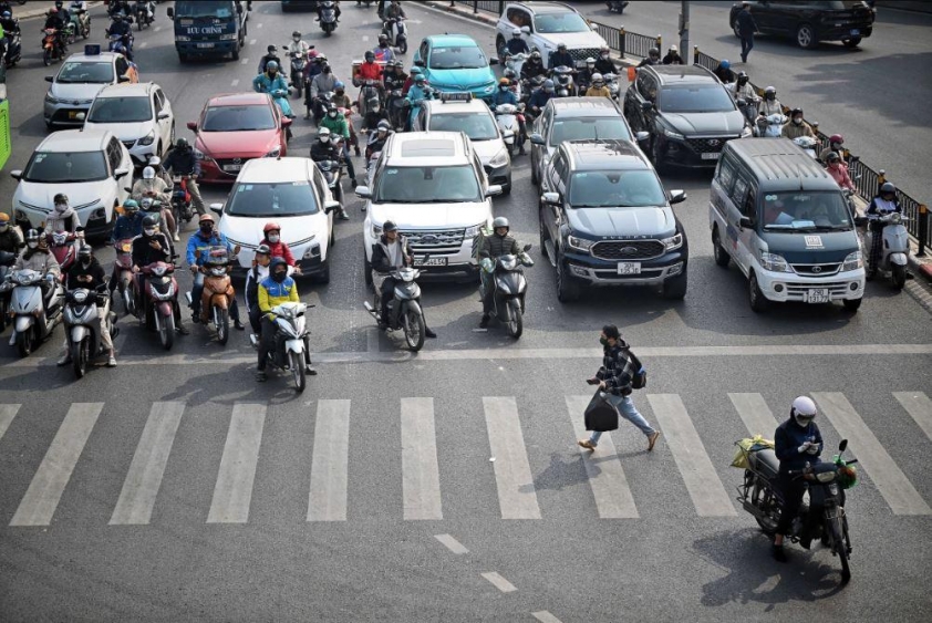 Dừng xe quá vạch đèn đỏ: Vì sao bị xử phạt nặng tới 20 triệu đồng? 632185