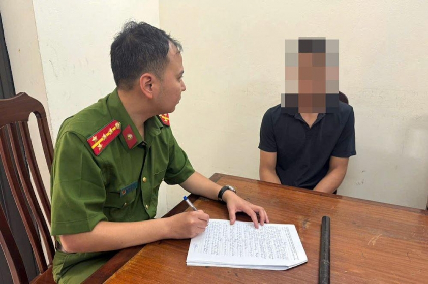 Tấn công phụ nữ giữa phố bằng dùi cui: Người đàn ông Hà Nội đối diện mức phạt ra sao? 633448