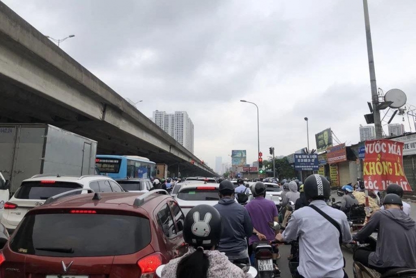 Bộ Nông nghiệp và Môi trường bác bỏ tin đồn cấm ôtô đời cũ vào trung tâm Hà Nội 633534