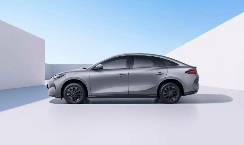 BYD trình làng e7: Sedan điện rộng rãi, giá quy đổi chỉ hơn 360 triệu, pin “trâu” 520 km 636837