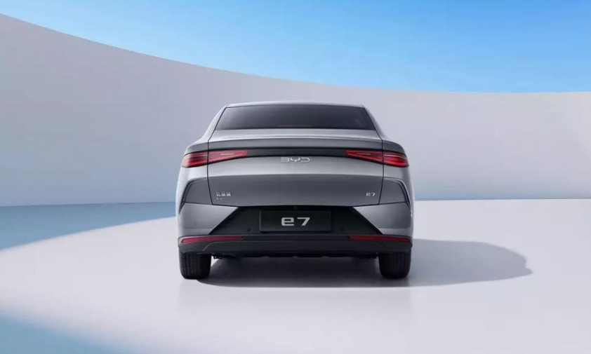 BYD trình làng e7: Sedan điện rộng rãi, giá quy đổi chỉ hơn 360 triệu, pin “trâu” 520 km 636831