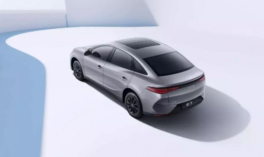 BYD trình làng e7: Sedan điện rộng rãi, giá quy đổi chỉ hơn 360 triệu, pin “trâu” 520 km 636835