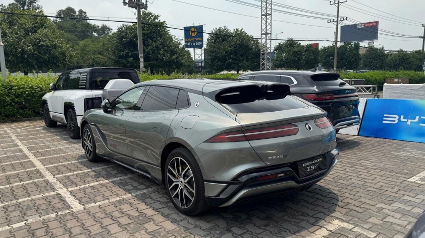 BYD lần đầu ra mắt hai mẫu xe điện cao cấp Yangwang U8 và Denza Z9 GT tại Việt Nam 638543